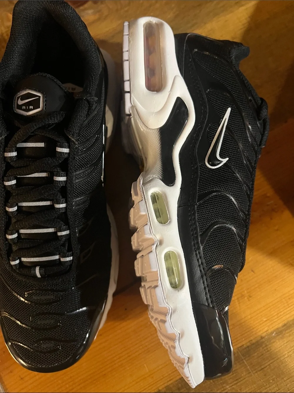 Nike Air max Plus Black and White WoMen's Athletic Running Shoes sz 6
